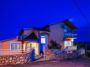 Beautiful Holiday Home in Maslenica near Beach